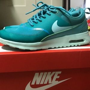 Nike Air Max Thea Size 5.5